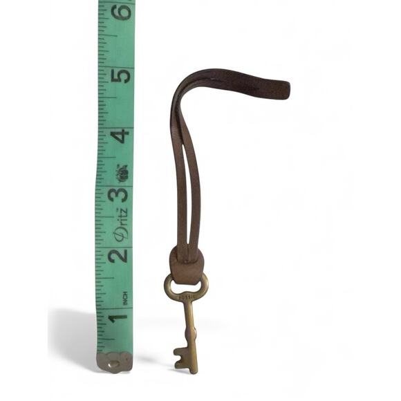 Fossil Key Fob Hang Tag For Purse Bag Or Keys Leather Strap Brass Skeleton Key - Picture 4 of 4